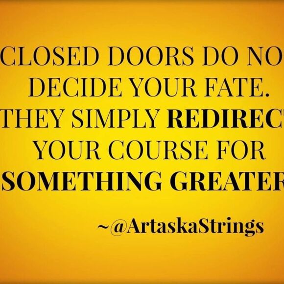 Express Yellow Paisley Floral Print Side Zip Shorts - Size 8 - Picture 11 of 11